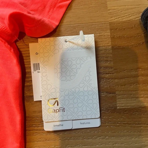 GAPfit Active wear Pink Fitted Short Sleeve Tee, S, NWT - Picture 2 of 2